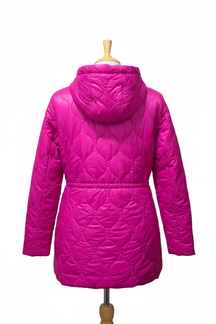 Chaqueta vista trasera sobre maniquí de madera