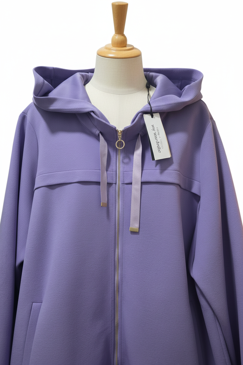 Detalle de la chaqueta en maniquí de madera